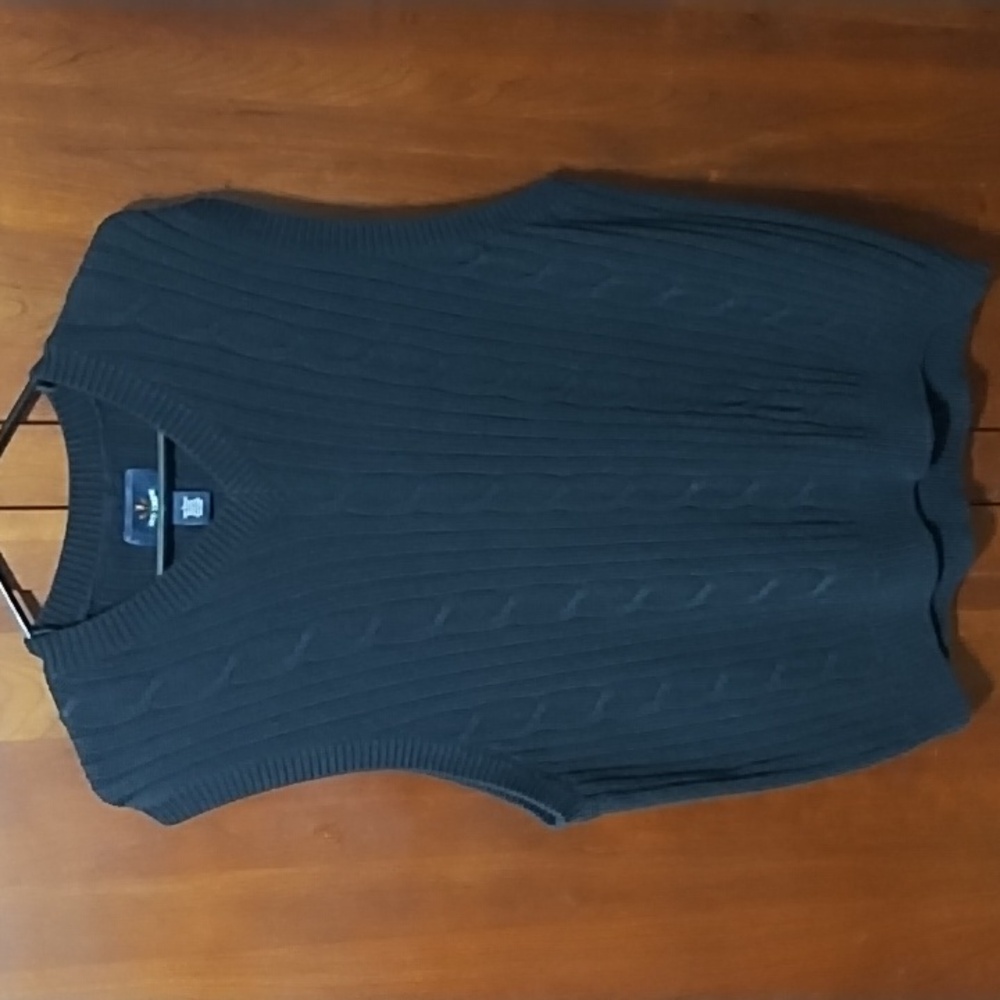 V-neck sleeveless sweater